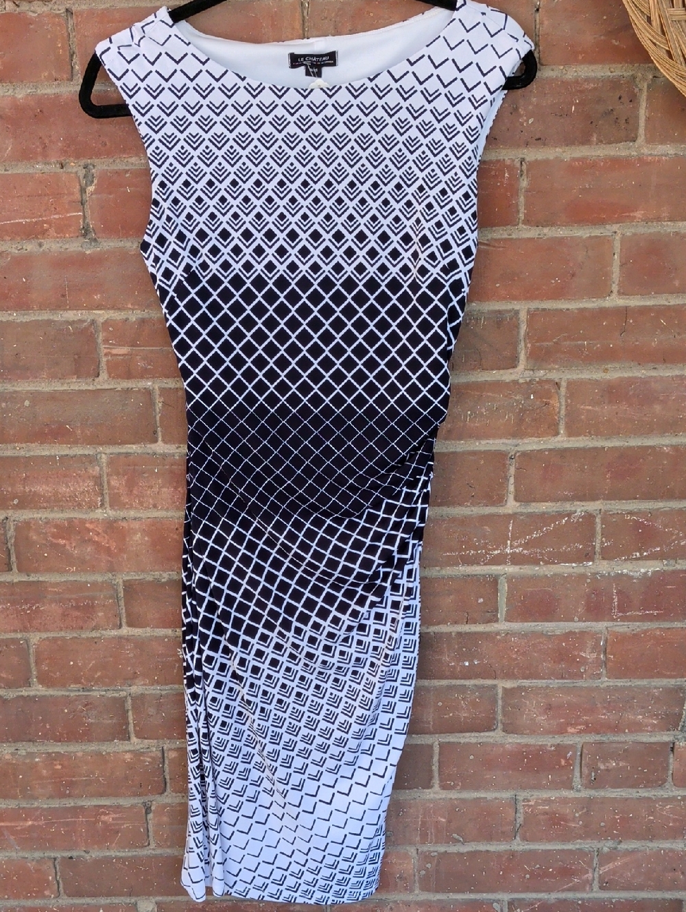 Le Château Black & White Labelled Garment